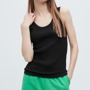 black uniqlo ribbed tank top